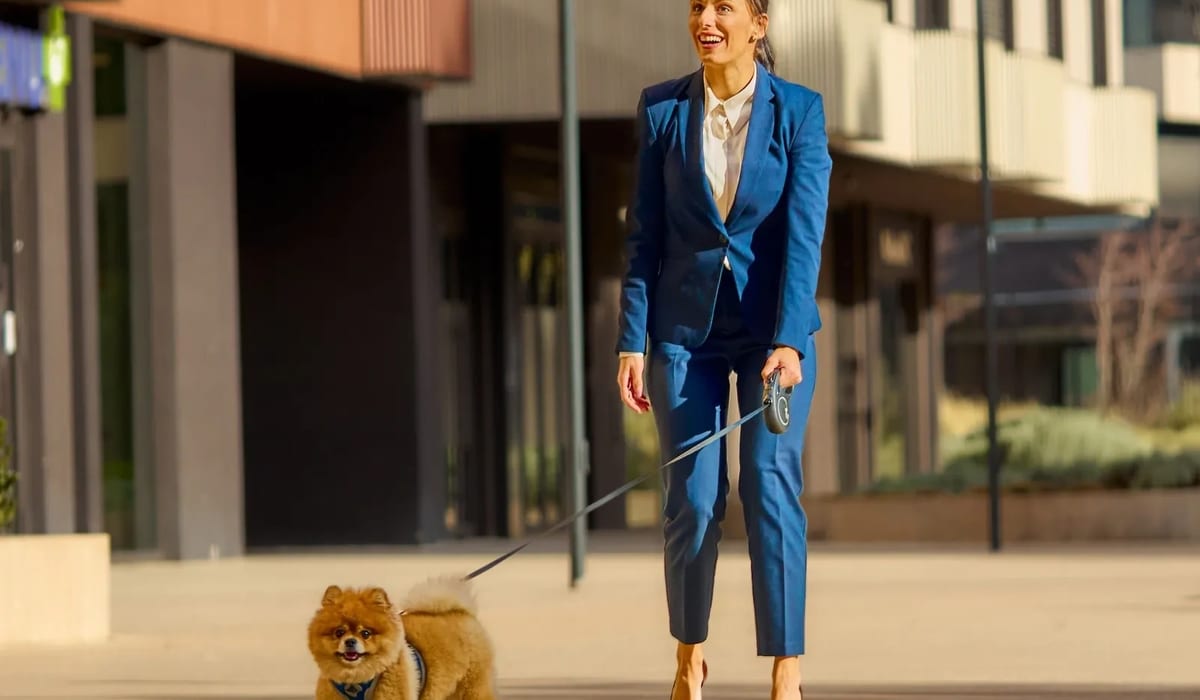 Lindsay Reeder working with a dog